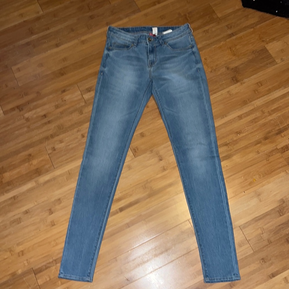 Divided H & M: Skinny Blue Jean US size 8